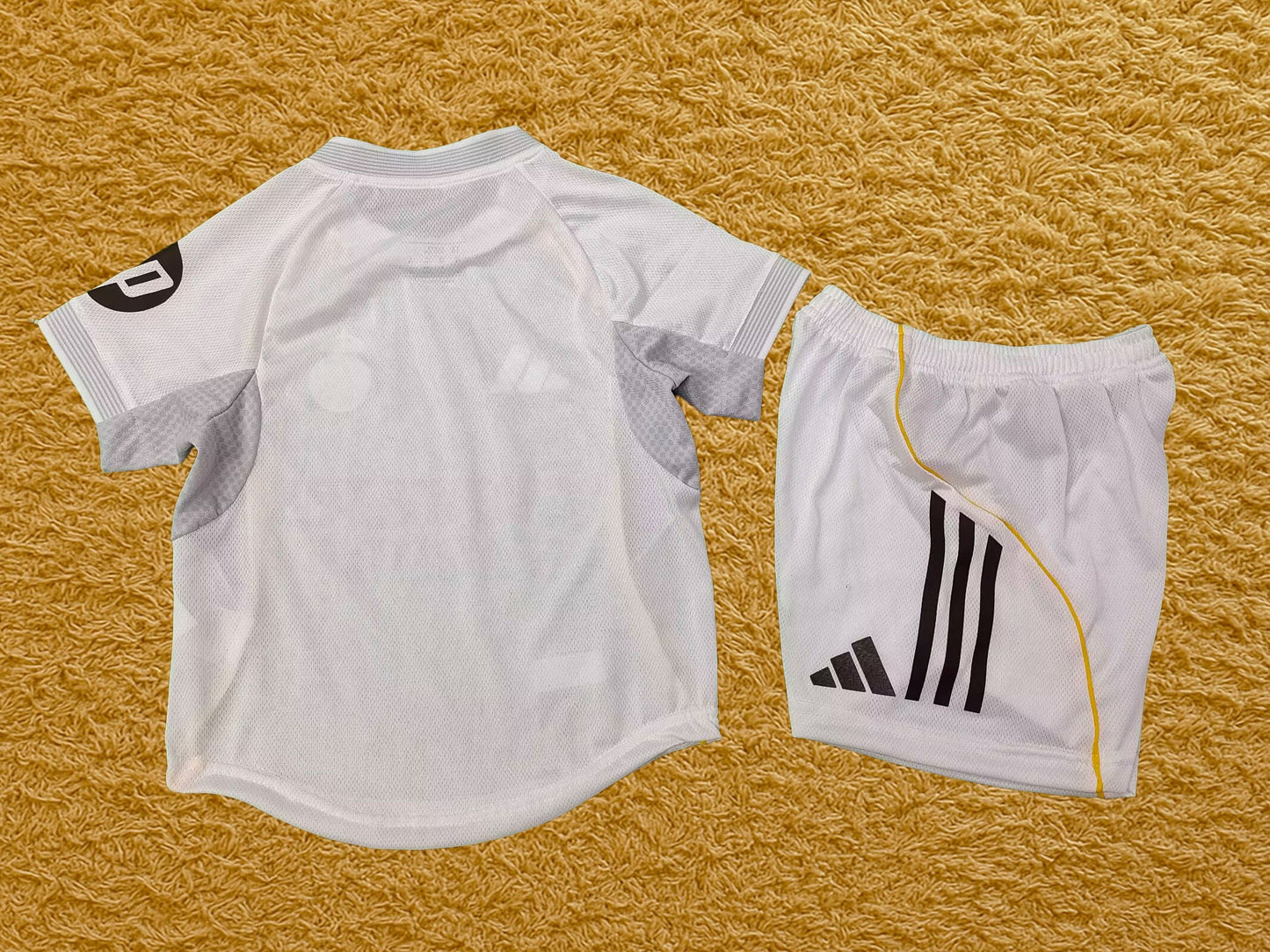 Kit infantil Real Madrid 2025/26 - Futwear