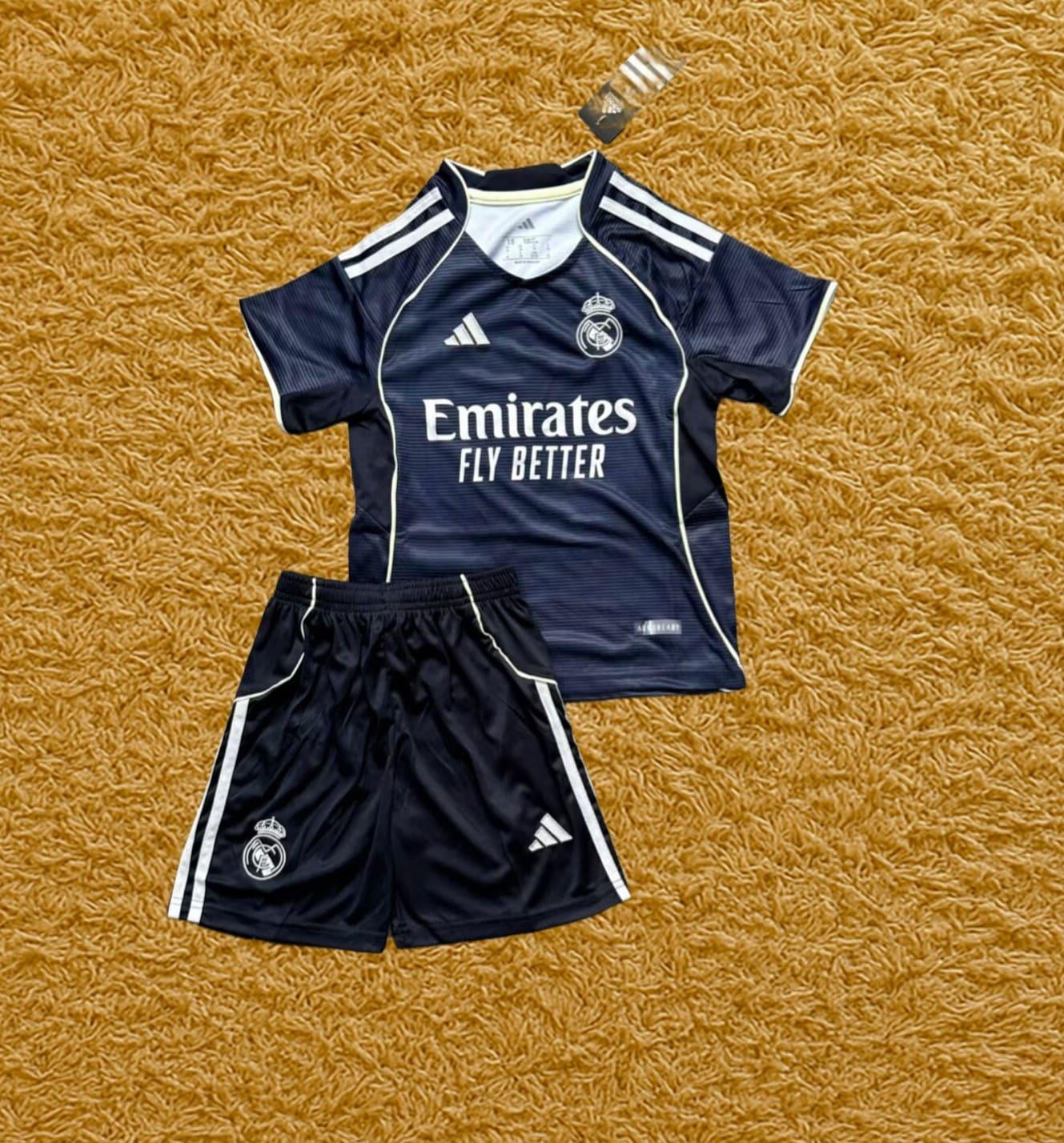 Kit infantil Real Madrid 2025/26 - Futwear