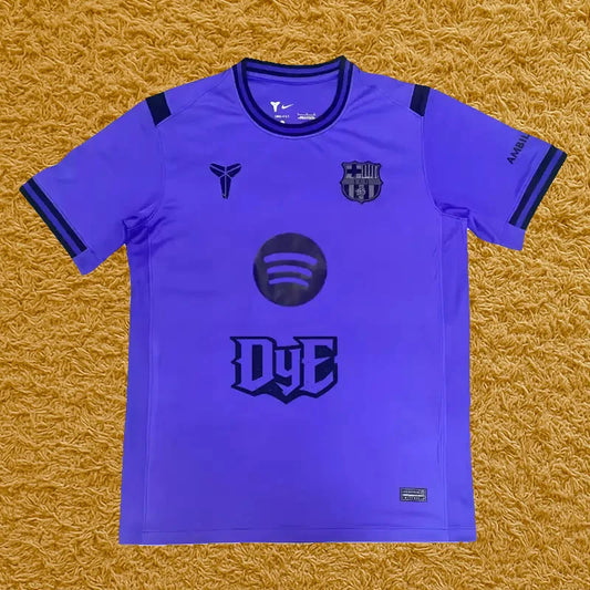 Camiseta Barcelona edición Duki y Emilia, vista frontal