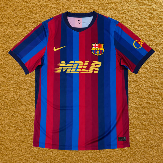 Camiseta Barcelona (K y B Capítulo 2) edición Morad y Beny Jr, vista frontal