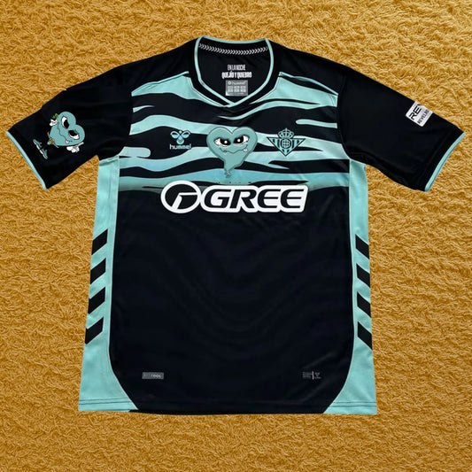Camiseta Betis edición La Mafia del Amor, vista frontal