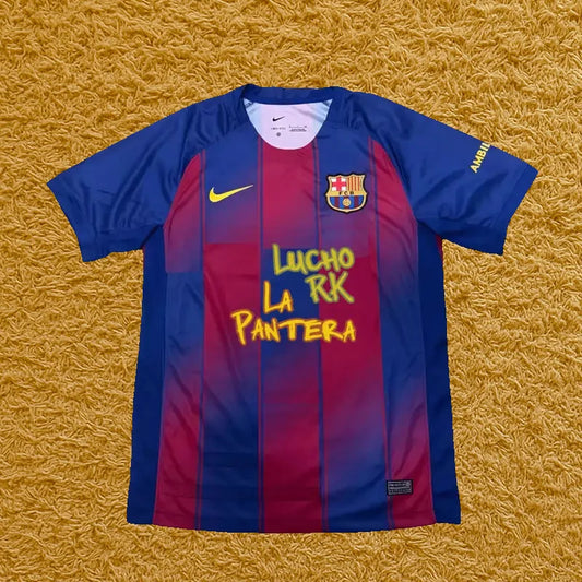 Camiseta FC Barcelona edición Lucho RK y La Pantera, vista frontal
