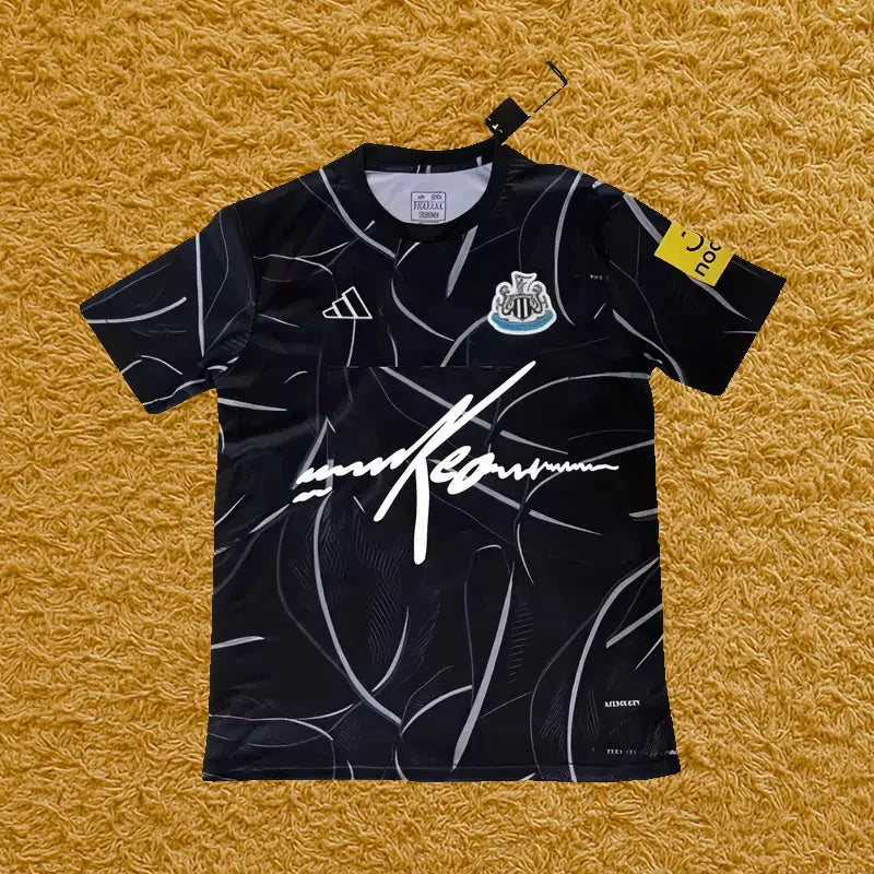 Camiseta Newcastle edición Kidd Keo, vista frontal