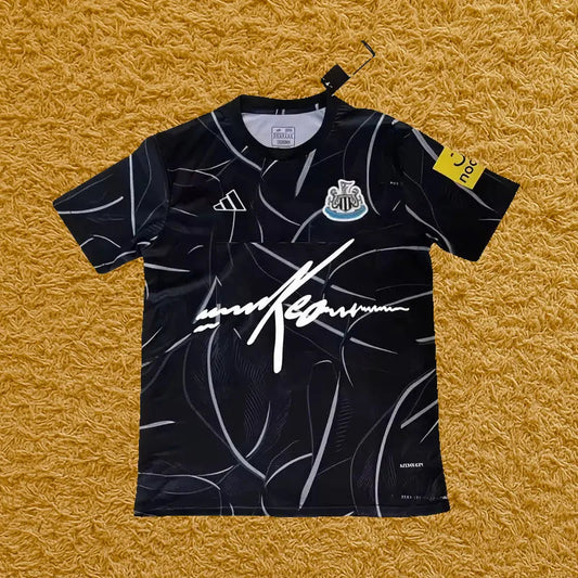 Camiseta Newcastle edición Kidd Keo, vista frontal