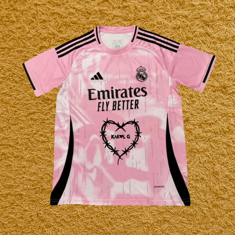 Camiseta Real Madrid edición Karol G, vista frontal