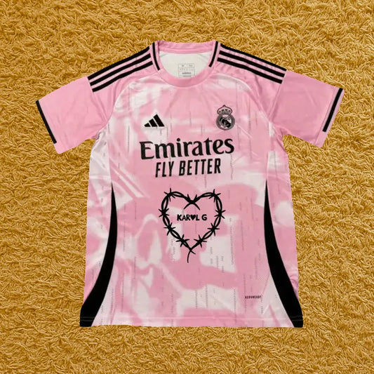 Camiseta Real Madrid edición Karol G, vista frontal