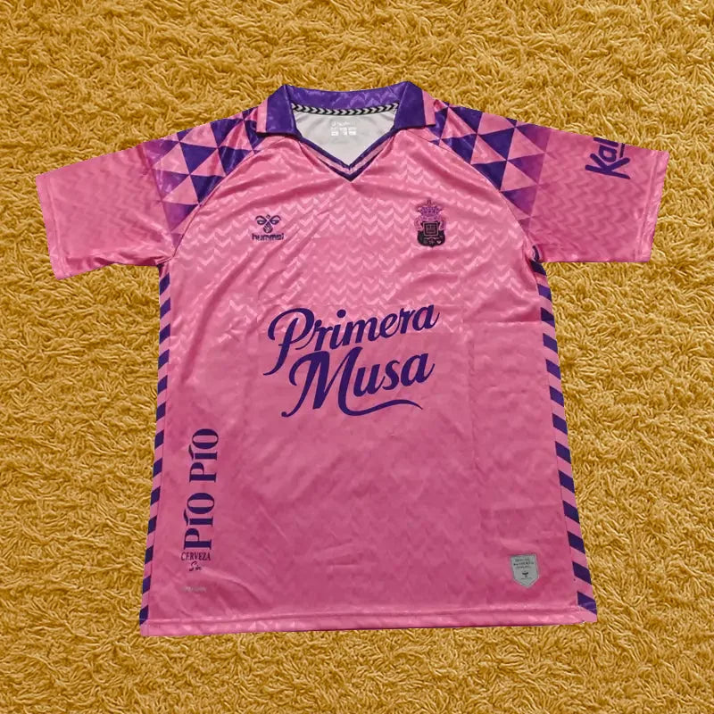 Camiseta UD Las Palmas edición Omar Courtz, vista frontal
